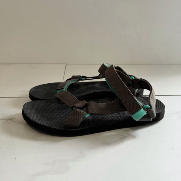 Teva Gray Strappy Sandals Size 10 - Picture 3 of 6